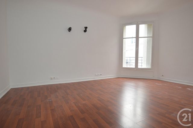 Appartement F1 à louer - 1 pièce - 28.0 m2 - COURBEVOIE - 92 - ILE-DE-FRANCE - Century 21 Wilson Immobilier